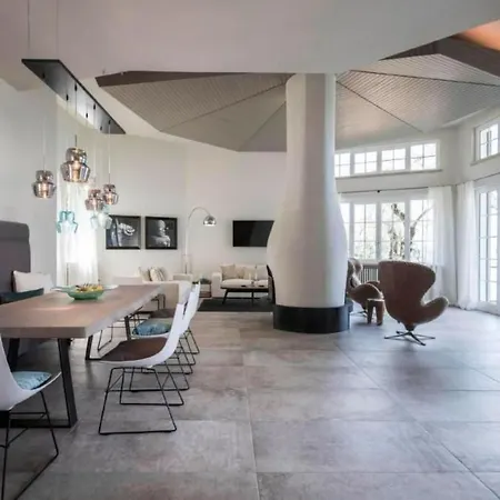 Am Gardasee Mit Privatem Badesteg By Interhome بيت للعطل