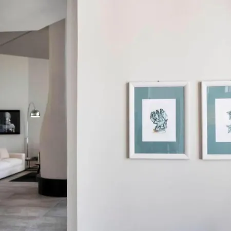 Am Gardasee Mit Privatem Badesteg By Interhome بيت للعطل