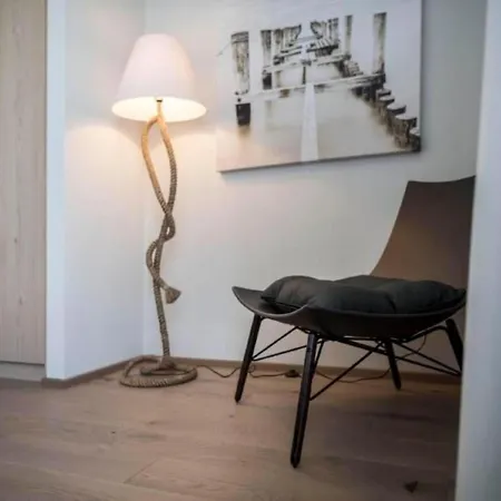 Am Gardasee Mit Privatem Badesteg By Interhome بيت للعطل