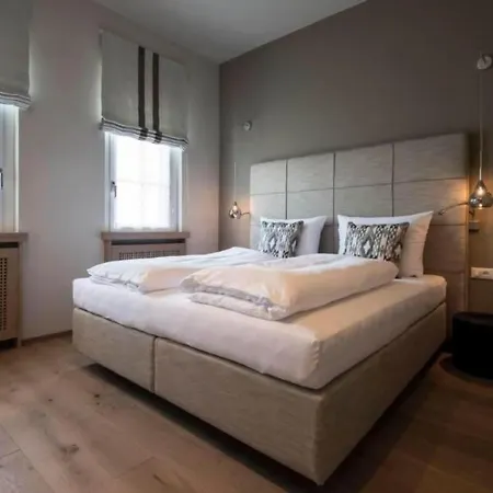بيت للعطل Am Gardasee Mit Privatem Badesteg By Interhome