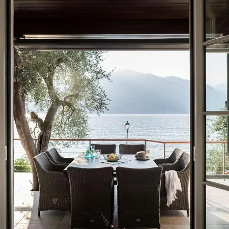 Am Gardasee Mit Privatem Badesteg By Interhome *