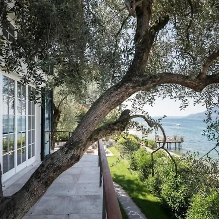 بيت للعطل Am Gardasee Mit Privatem Badesteg By Interhome *